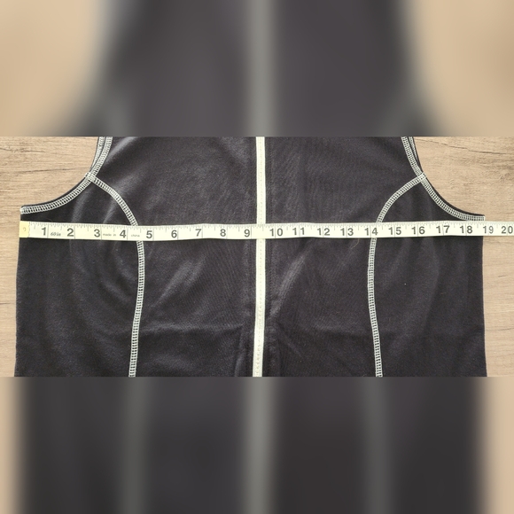 Quaker Factory NWT Women's Small Black and White Vest with a Rhinestones Zipper - Picture 6 of 7